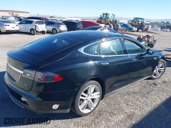 ✅ 2015 Tesla Model S 85D • VIN: 5YJSA1E28FF119771 • Lot: 43496930. Listed on IAAI with 122,593 mi. Free auction sales archive from the USA and detailed vehicle history report at DreamBid. Image 4.