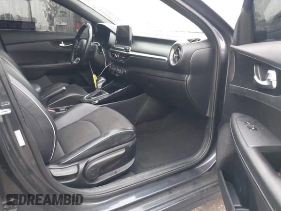 ✅ 2020 Kia Forte GT-Line • VIN: 3KPF34AD6LE213279 • Lot: 42173509. Wystawiony na IAAI z przebiegiem 182 214 mil. Bezpłatny archiwum sprzedaży aukcyjnych z USA i szczegółowy raport historii pojazdu na DreamBid. Zdjęcie 5.