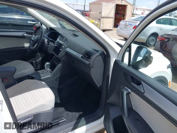 ✅ 2024 Volkswagen Tiguan S • VIN: 3VVRB7AX3RM133188 • Lot: 42570449. Listed on IAAI with 8,400 mi. Free auction sales archive from the USA and detailed vehicle history report at DreamBid. Image 5.