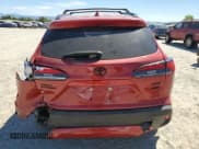 ✅ 2024 Toyota Corolla Cross XLE • VIN: 7MUDAABG1RV093741 • Lot: 67996215. Wystawiony na Copart z przebiegiem 28 036 mil. Bezpłatny archiwum sprzedaży aukcyjnych z USA i szczegółowy raport historii pojazdu na DreamBid. Zdjęcie 6.