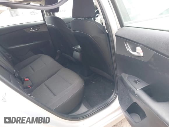 ✅ 2020 Kia Forte LXS • VIN: 3KPF24AD4LE191270 • Lot: 43563193. Wystawiony na IAAI z przebiegiem 78 073 mil. Bezpłatny archiwum sprzedaży aukcyjnych z USA i szczegółowy raport historii pojazdu na DreamBid. Zdjęcie 8.