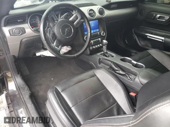 ✅ 2022 Ford Mustang EcoBoost Premium • VIN: 1FATP8UH6N5104046 • Lot: 90251935. Wystawiony na Copart z przebiegiem 66 765 mil. Bezpłatny archiwum sprzedaży aukcyjnych z USA i szczegółowy raport historii pojazdu na DreamBid. Zdjęcie 8.