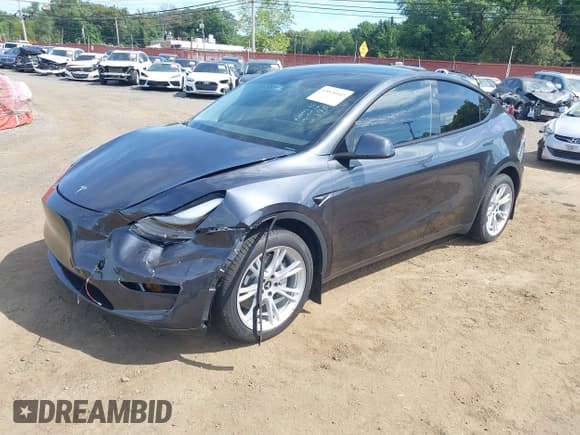 ✅ 2024 Tesla Model Y Long Range • VIN: 7SAYGDEE7RA251803 • Lot: 43020442. Wystawiony na IAAI z przebiegiem 16 335 mil. Bezpłatny archiwum sprzedaży aukcyjnych z USA i szczegółowy raport historii pojazdu na DreamBid. Zdjęcie 20.