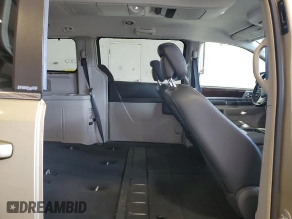 ✅ 2010 Chrysler Town & Country Touring Plus • VIN: 2A4RR8D18AR456960 • Lot: 84434365. Wystawiony na Copart z przebiegiem 171 736 mil. Bezpłatny archiwum sprzedaży aukcyjnych z USA i szczegółowy raport historii pojazdu na DreamBid. Zdjęcie 11.