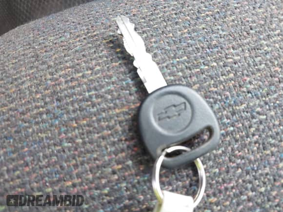 ✅ 2000 Chevrolet Silverado 1500 • VIN: 1GCEC14W8YZ321924 • Lot: 43156206. Wystawiony na IAAI z przebiegiem 134 081 mil mil. Skorzystaj z bezpłatnego archiwum sprzedaży aukcyjnych z USA i zobacz szczegółowy raport historii pojazdu na DreamBid. Zdjęcie 11.