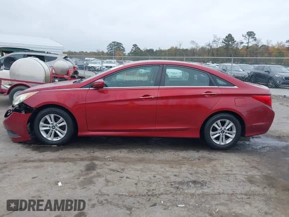 ✅ 2014 Hyundai Sonata GLS • VIN: 5NPEB4AC5EH901665 • Lot: 43491857. Wystawiony na IAAI z przebiegiem 263 018 mil. Bezpłatny archiwum sprzedaży aukcyjnych z USA i szczegółowy raport historii pojazdu na DreamBid. Zdjęcie 15.