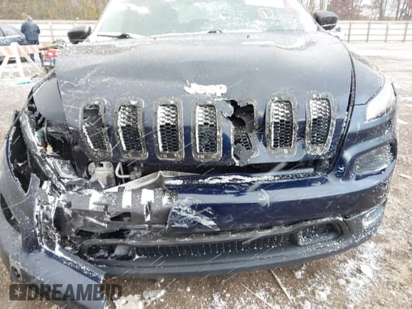 ✅ 2014 Jeep Cherokee Sport • VIN: 1C4PJLAB0EW175625 • Lot: 43641493. Wystawiony na IAAI z przebiegiem 137 399 mil. Bezpłatny archiwum sprzedaży aukcyjnych z USA i szczegółowy raport historii pojazdu na DreamBid. Zdjęcie 6.