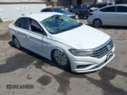 ✅ 2020 Volkswagen Jetta S • VIN: 3VWC57BU4LM102844 • Lot: 42301988. Wystawiony na IAAI z przebiegiem 49 501 mil. Bezpłatny archiwum sprzedaży aukcyjnych z USA i szczegółowy raport historii pojazdu na DreamBid. Zdjęcie 1.