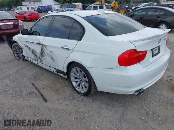 ✅ 2011 BMW 3 Series 328i xDrive • VIN: WBAPK5G52BNN79289 • Лот: 42874987. Опубликован ранее на IAAI с пробегом 171 710 миль. Бесплатный доступ к архиву аукционных продаж из США и подробный отчёт об истории автомобиля на DreamBid. Изображение 3.