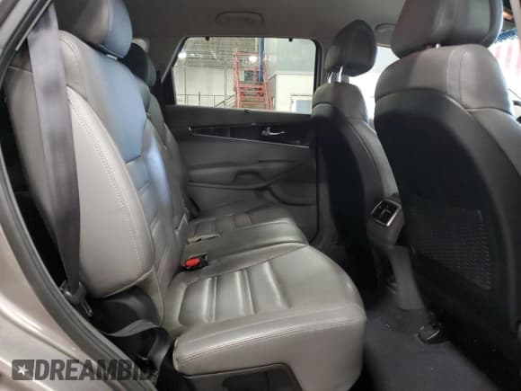 ✅ 2016 Kia Sorento EX • VIN: 5XYPHDA53GG116869 • Lot: 80403015. Listed on Copart with 121,789 mi. Free auction sales archive from the USA and detailed vehicle history report at DreamBid. Image 11.