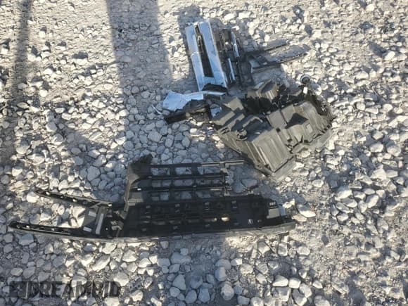 ✅ 2019 Chevrolet Silverado 1500 LTZ • VIN: 1GCUYGED8KZ215770 • Lot: 83820375. Wystawiony na Copart z przebiegiem Nie podano. Bezpłatny archiwum sprzedaży aukcyjnych z USA i szczegółowy raport historii pojazdu na DreamBid. Zdjęcie 12.