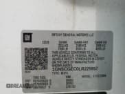 ✅ 2020 Chevrolet Suburban LS • VIN: 1GNSCGEC0LR225957 • Lot: 64193324. Wystawiony na Copart z przebiegiem 82 347 mil. Bezpłatny archiwum sprzedaży aukcyjnych z USA i szczegółowy raport historii pojazdu na DreamBid. Zdjęcie 14.