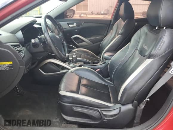 2013 Hyundai Veloster Turbo с VIN KMHTC6AE8DU102383, выставлен на аукционе Copart как лот 54888595 с пробегом 148 892 миль миль и Списание • Salvage title. История ставок и продаж доступна на DreamBid. Изображение 7.