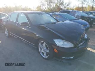 ✅ 2011 Mercedes-Benz S 550 • VIN: WDDNG8GB9BA373855 • Lot: 43414954. Wystawiony na IAAI z przebiegiem 71 950 mil. Bezpłatny archiwum sprzedaży aukcyjnych z USA i szczegółowy raport historii pojazdu na DreamBid. Zdjęcie 1.