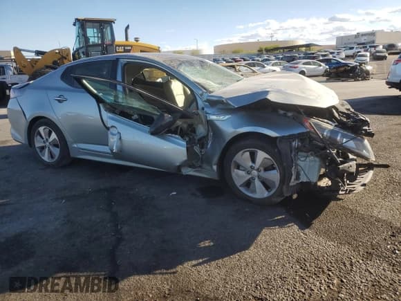 ✅ 2016 Kia Optima EX • VIN: KNAGN4AD9G5095113 • Lot: 69099025. Listed on Copart with 97,473 mi. Free auction sales archive from the USA and detailed vehicle history report at DreamBid. Image 4.