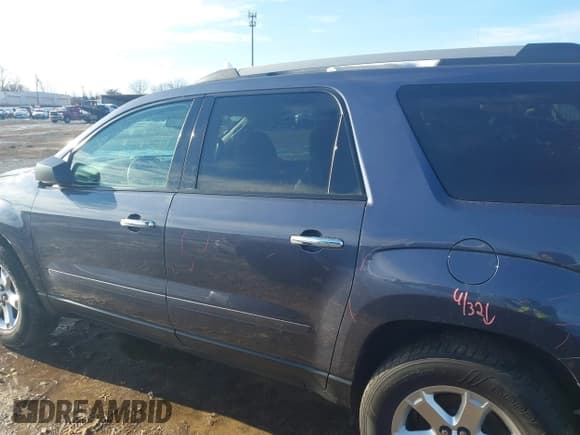✅ 2014 GMC Acadia SLE • VIN: 1GKKVPKD3EJ183323 • Lot: 43816637. Listed on IAAI with 130,120 mi. Free auction sales archive from the USA and detailed vehicle history report at DreamBid. Image 13.