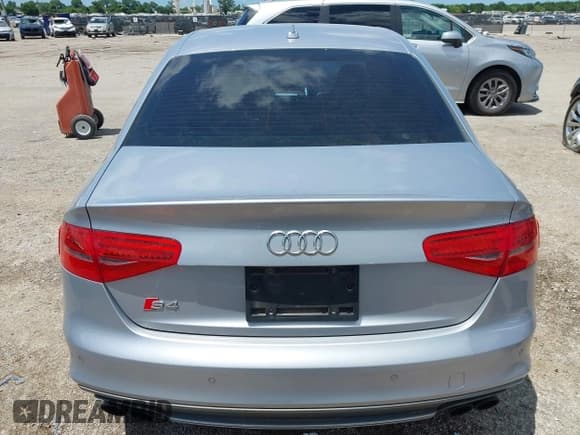 ✅ 2015 Audi S4 Premium Plus • VIN: WAUBGAFL4FA109850 • Лот: 42443702. Опубликован ранее на IAAI с пробегом 111 206 миль. Бесплатный доступ к архиву аукционных продаж из США и подробный отчёт об истории автомобиля на DreamBid. Изображение 16.