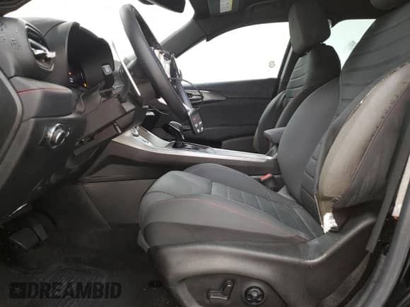 2024 Dodge Hornet R/T z VIN ZACPDFCW8R3A15852, wystawiony jako Copart lot #51747805 z przebiegiem 13 746 mil mil oraz Nie do naprawy • Non repairable. Historia ofert i sprzedaży dostępna na DreamBid. Obrazek 7.