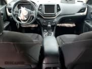 ✅ 2015 Jeep Cherokee Latitude • VIN: 1C4PJMCS9FW751992 • Lot: 93010215. Wystawiony na Copart z przebiegiem Nie podano. Bezpłatny archiwum sprzedaży aukcyjnych z USA i szczegółowy raport historii pojazdu na DreamBid. Zdjęcie 8.