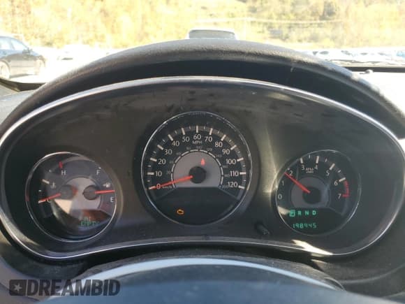 ✅ 2013 Chrysler 200 Touring • VIN: 1C3BCBEB3DN560100 • Lot: 87376905. Wystawiony na Copart z przebiegiem 198 945 mil. Bezpłatny archiwum sprzedaży aukcyjnych z USA i szczegółowy raport historii pojazdu na DreamBid. Zdjęcie 9.