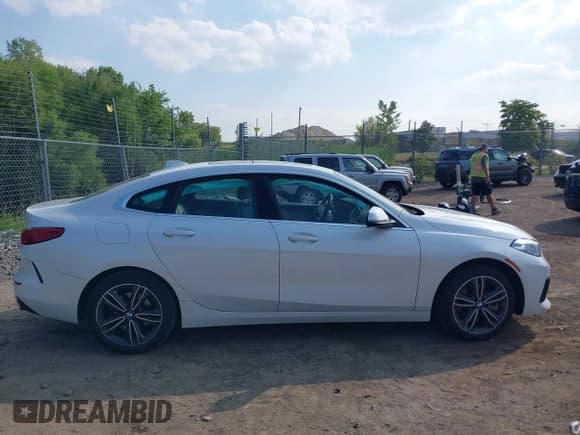 ✅ 2022 BMW 2 Series 228i • VIN: WBA53AK01N7K13261 • Lot: 42998411. Wystawiony na IAAI z przebiegiem 50 040 mil. Bezpłatny archiwum sprzedaży aukcyjnych z USA i szczegółowy raport historii pojazdu na DreamBid. Zdjęcie 14.