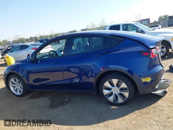 ✅ 2022 Tesla Model Y Long Range • VIN: 7SAYGDEE7NF312239 • Lot: 41633712. Wystawiony na IAAI z przebiegiem Nie podano. Bezpłatny archiwum sprzedaży aukcyjnych z USA i szczegółowy raport historii pojazdu na DreamBid. Zdjęcie 14.