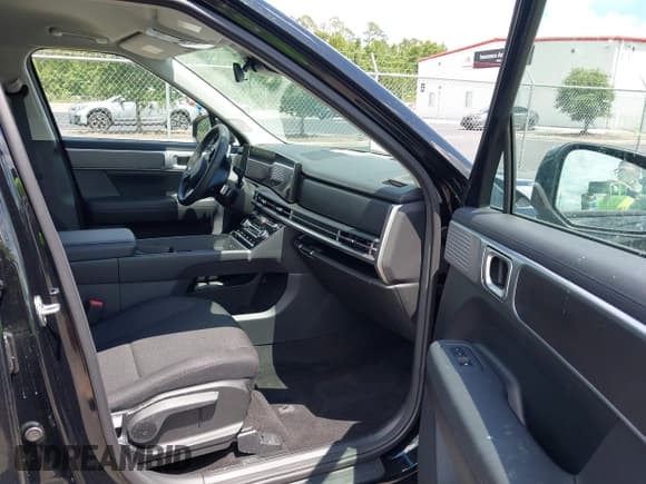 ✅ 2025 Hyundai Santa Fe SE • VIN: 5NMP14GL2SH075224 • Lot: 42660861. Listed on IAAI with 2,570 mi. Free auction sales archive from the USA and detailed vehicle history report at DreamBid. Image 5.