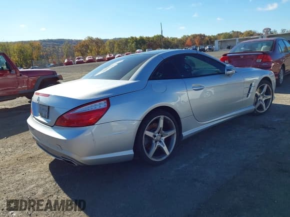 ✅ 2013 Mercedes-Benz SL 550 • VIN: WDDJK7DA7DF011788 • Lot: 43500011. Wystawiony na IAAI z przebiegiem 153 895 mil. Bezpłatny archiwum sprzedaży aukcyjnych z USA i szczegółowy raport historii pojazdu na DreamBid. Zdjęcie 4.
