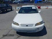 ✅ 1999 Toyota Camry LE • VIN: JT2BF22K0X0218671 • Lot: 42997383. Wystawiony na IAAI z przebiegiem 208 788 mil. Bezpłatny archiwum sprzedaży aukcyjnych z USA i szczegółowy raport historii pojazdu na DreamBid. Zdjęcie 6.
