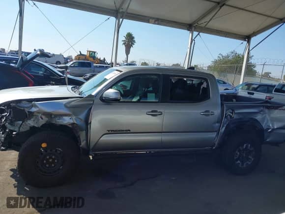 2022 Toyota Tacoma SR5 with VIN 3TMAZ5CN9NM186656, listed as a IAAI auction lot 43253480 with 25,540 mi miles and . Bid and sale history available at DreamBid. Image 14.