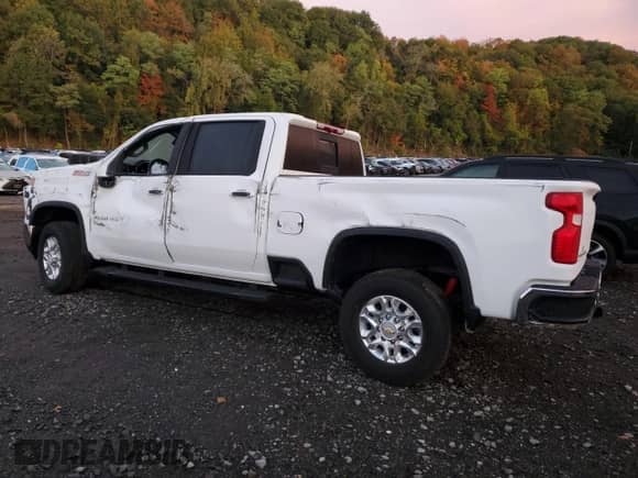 2025 Chevrolet Silverado 2500HD LT z VIN 2GC4KNEY8S1140523, wystawiony jako Copart lot #86786685 z przebiegiem 310 mil mil oraz Szkoda całkowita • Salvage title. Historia ofert i sprzedaży dostępna na DreamBid. Obrazek 2.