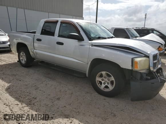 2005 Dodge Dakota SLT with VIN 1D7HE48K35S337930, listed as a Copart auction lot 79175974 with 114,816 mi miles and Salvage title. Bid and sale history available at DreamBid. Image 4.