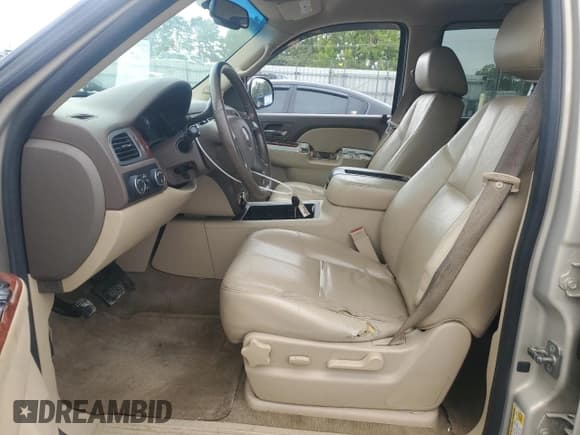 ✅ 2012 Chevrolet Suburban LT • VIN: 1GNSKJE76CR207711 • Lot: 69033964. Wystawiony na Copart z przebiegiem 264 136 mil. Bezpłatny archiwum sprzedaży aukcyjnych z USA i szczegółowy raport historii pojazdu na DreamBid. Zdjęcie 7.