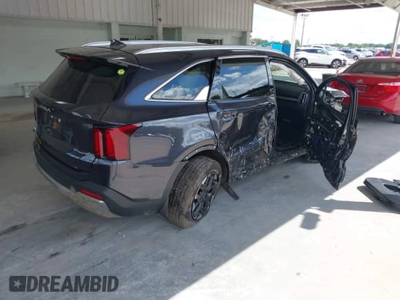 ✅ 2025 Kia Sorento S • VIN: 5XYRL4JC5SG380836 • Lot: 43198575. Listed on IAAI with 5,595 mi. Free auction sales archive from the USA and detailed vehicle history report at DreamBid. Image 4.
