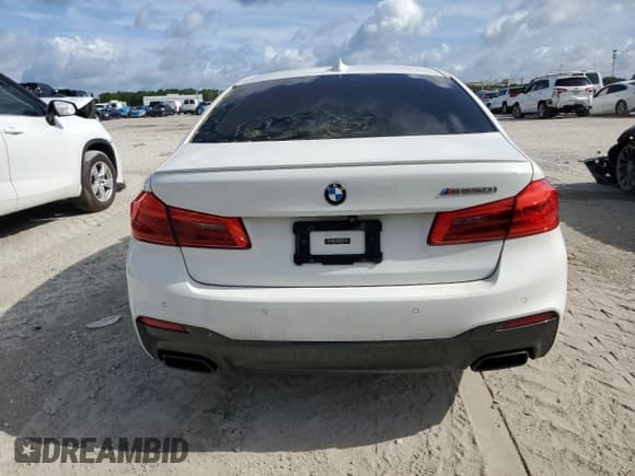✅ 2018 BMW 5 Series M550i xDrive • VIN: WBAJB9C53JB034866 • Лот: 68623265. Опубликован ранее на Copart с пробегом 88 967 миль. Бесплатный доступ к архиву аукционных продаж из США и подробный отчёт об истории автомобиля на DreamBid. Изображение 6.