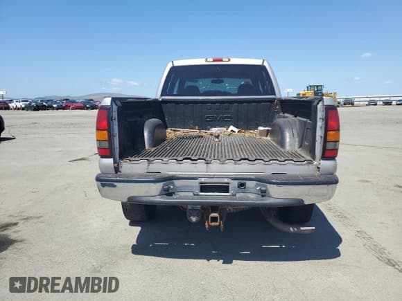 ✅ 2004 GMC Sierra 2500 SLE • VIN: 1GTGK23U64F211239 • Lot: 54905465. Listed on Copart with 193,492 mi. Free auction sales archive from the USA and detailed vehicle history report at DreamBid. Image 6.