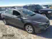 2017 Chevrolet Cruze LT с VIN 1G1BG5SE8H7234473, выставлен на аукционе Copart как лот 54948765 с пробегом 52 136 миль миль и Списание • Salvage title. История ставок и продаж доступна на DreamBid. Изображение 4.