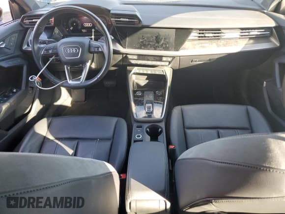 ✅ 2023 Audi A3 Premium Plus • VIN: WAUHUDGYXPA061996 • Lot: 81965145. Wystawiony na Copart z przebiegiem 49 280 mil. Bezpłatny archiwum sprzedaży aukcyjnych z USA i szczegółowy raport historii pojazdu na DreamBid. Zdjęcie 8.