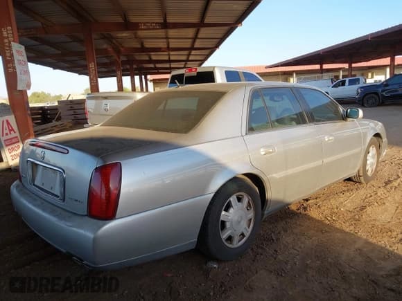 ✅ 2005 Cadillac DeVille • VIN: 1G6KD54Y35U260129 • Lot: 42767761. Wystawiony na IAAI z przebiegiem 169 986 mil. Bezpłatny archiwum sprzedaży aukcyjnych z USA i szczegółowy raport historii pojazdu na DreamBid. Zdjęcie 4.