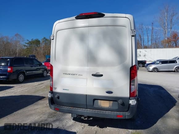 ✅ 2018 Ford Transit • VIN: 1FTBW2CG7JKA62688 • Lot: 43478168. Wystawiony na IAAI z przebiegiem 340 715 mil. Bezpłatny archiwum sprzedaży aukcyjnych z USA i szczegółowy raport historii pojazdu na DreamBid. Zdjęcie 16.
