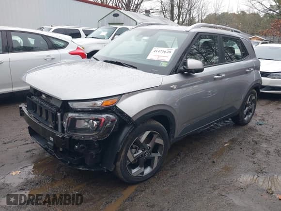 ✅ 2024 Hyundai Venue SEL • VIN: KMHRC8A39RU318304 • Lot: 41471620. Listed on IAAI with 11,890 mi. Free auction sales archive from the USA and detailed vehicle history report at DreamBid. Image 18.