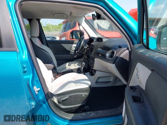 ✅ 2020 Jeep Renegade Limited • VIN: ZACNJAD18LPL69647 • Lot: 42435120. Listed on IAAI with 62,767 mi. Free auction sales archive from the USA and detailed vehicle history report at DreamBid. Image 5.