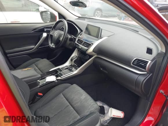 ✅ 2018 Mitsubishi Eclipse Cross SE • VIN: JA4AT5AA0JZ059802 • Lot: 40482903. Wystawiony na IAAI z przebiegiem 91 252 mil. Bezpłatny archiwum sprzedaży aukcyjnych z USA i szczegółowy raport historii pojazdu na DreamBid. Zdjęcie 5.