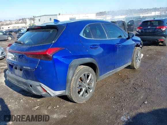 ✅ 2019 Lexus UX 250h • VIN: JTHU9JBH4K2015400 • Лот: 41525608. Опубликован ранее на IAAI с пробегом Не указан. Бесплатный доступ к архиву аукционных продаж из США и подробный отчёт об истории автомобиля на DreamBid. Изображение 4.