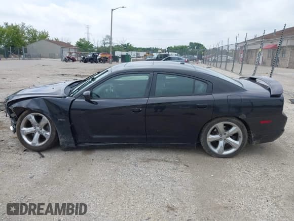 ✅ 2011 Dodge Charger Mopar 11 • VIN: 2B3CL5CT8BH524830 • Лот: 42696060. Опубликован ранее на IAAI с пробегом 148 579 миль. Бесплатный доступ к архиву аукционных продаж из США и подробный отчёт об истории автомобиля на DreamBid. Изображение 15.