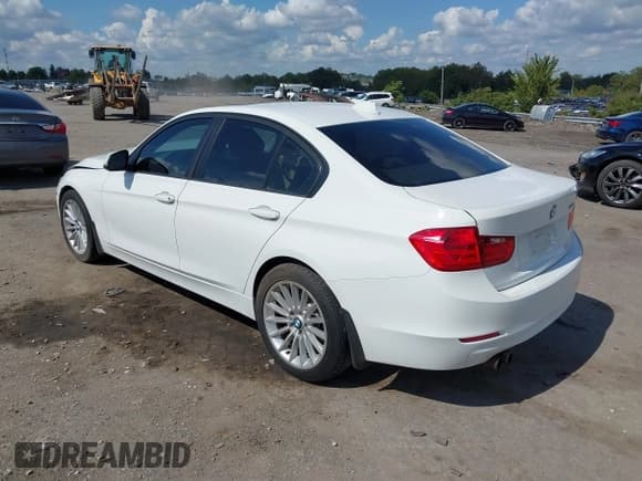 ✅ 2015 BMW 3 Series 328i • VIN: WBA3A5G51FNS83445 • Лот: 43134066. Опубликован ранее на IAAI с пробегом 146 405 миль. Бесплатный доступ к архиву аукционных продаж из США и подробный отчёт об истории автомобиля на DreamBid. Изображение 3.