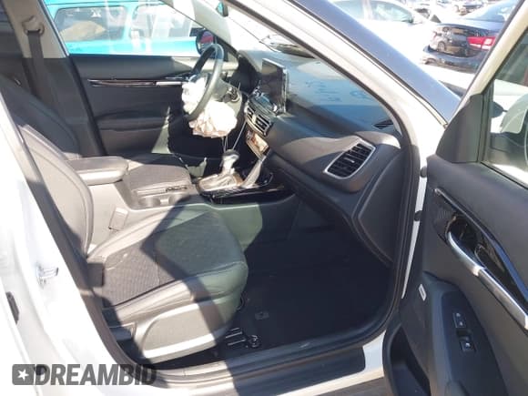 ✅ 2023 Kia Seltos SX • VIN: KNDETCA20P7429414 • Lot: 42499532. Wystawiony na IAAI z przebiegiem 15 508 mil. Bezpłatny archiwum sprzedaży aukcyjnych z USA i szczegółowy raport historii pojazdu na DreamBid. Zdjęcie 5.