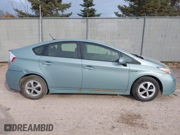 ✅ 2013 Toyota Prius Three • VIN: JTDKN3DU8D1651756 • Lot: 43626019. Wystawiony na IAAI z przebiegiem 214 979 mil. Bezpłatny archiwum sprzedaży aukcyjnych z USA i szczegółowy raport historii pojazdu na DreamBid. Zdjęcie 13.