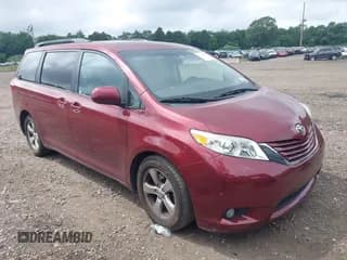✅ 2015 Toyota Sienna LE • VIN: 5TDKK3DC5FS597192 • Лот: 42708412. Опубликован ранее на IAAI с пробегом 178 116 миль. Бесплатный доступ к архиву аукционных продаж из США и подробный отчёт об истории автомобиля на DreamBid. Изображение 1.