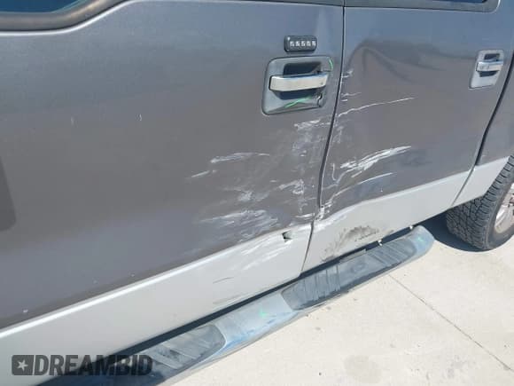 ✅ 2012 Ford F-150 XL • VIN: 1FTEW1CM2CKD29817 • Lot: 43416894. Listed on IAAI with 301,271 mi. Free auction sales archive from the USA and detailed vehicle history report at DreamBid. Image 17.